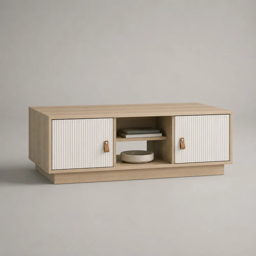 Tavolino da caffè in MDF effetto rovere con ante bianche rigate e vani aperti 120x60x40 cm