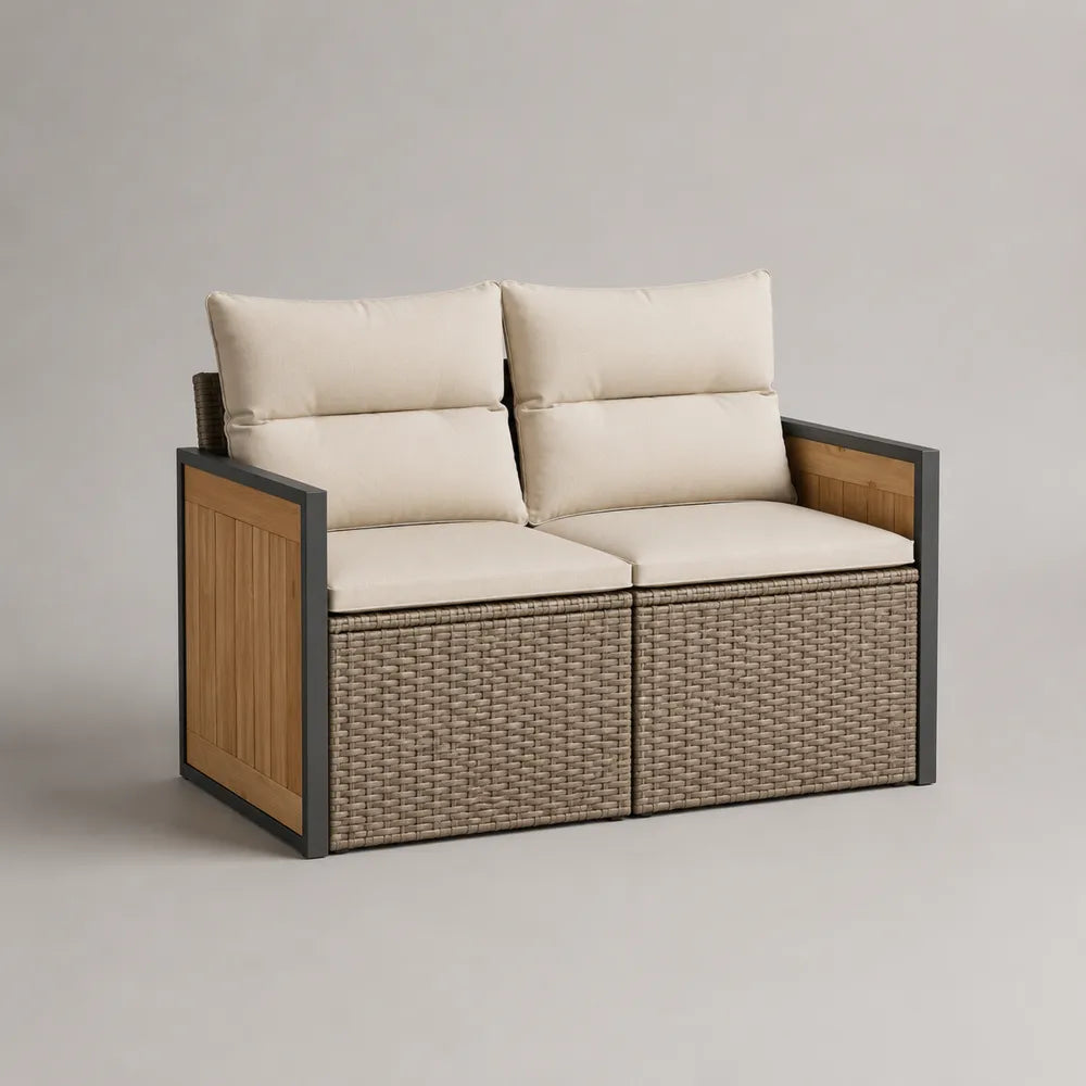 Divano da giardino 2 posti in rattan sintetico beige con cuscini crema e struttura effetto legno 150 cm