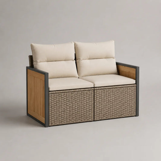 Divano da giardino 2 posti in rattan sintetico beige con cuscini crema e struttura effetto legno 150 cm